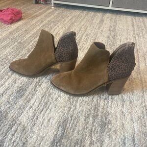NWOT Dolce Vita 9.5 Shai Leopard Suede Heeled Bootie